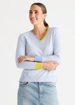 V accent top