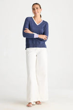 V accent top
